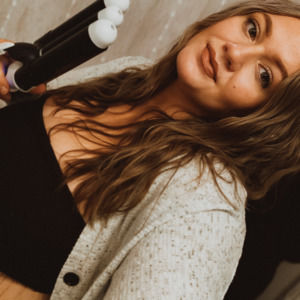 Meet your Posher, Cassandra